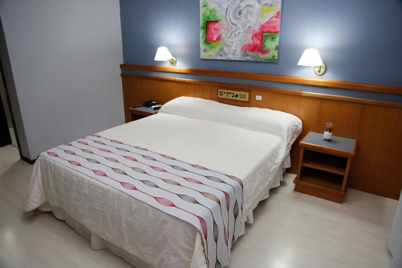 Susin Hotel Мафра Екстериор снимка