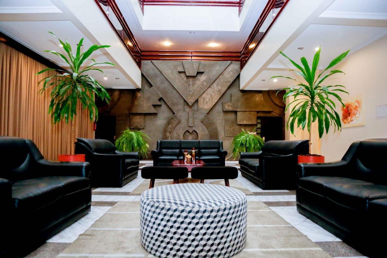 Susin Hotel Мафра Екстериор снимка