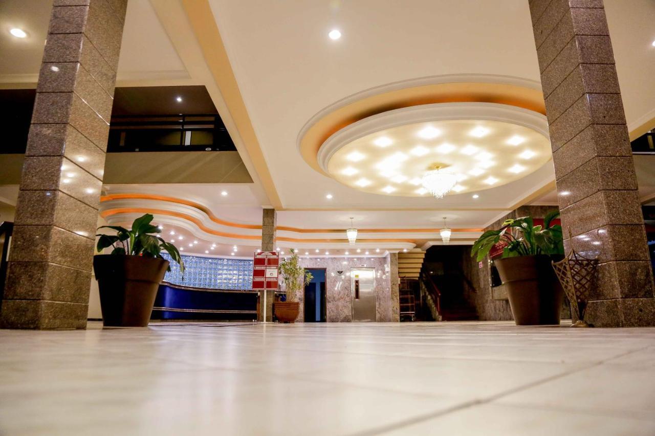 Susin Hotel Мафра Екстериор снимка